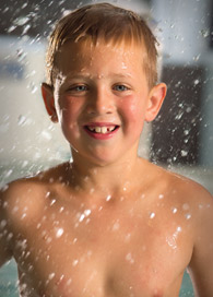 foto jongen zwembad